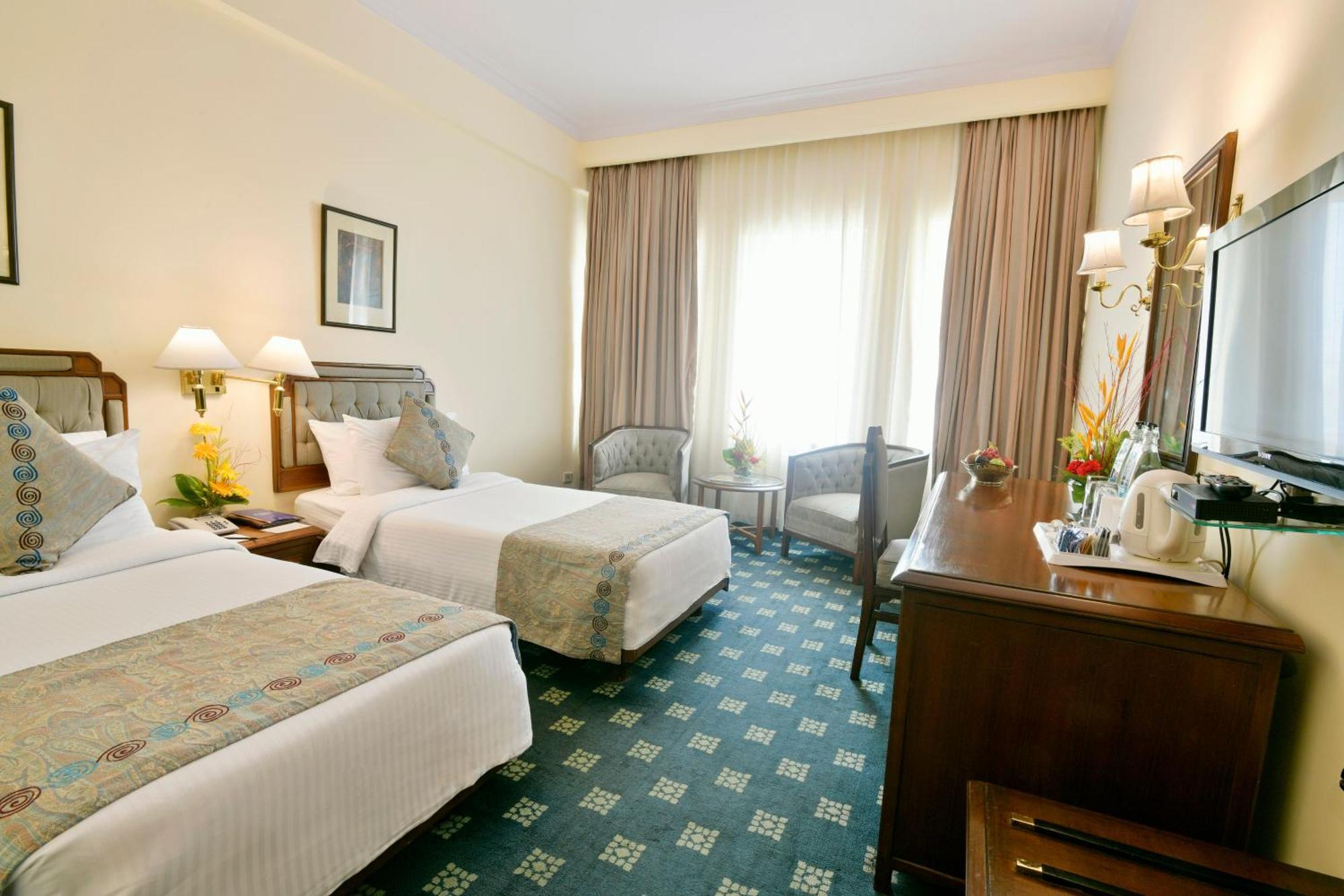 Peerless Hotel Калькутта Экстерьер фото